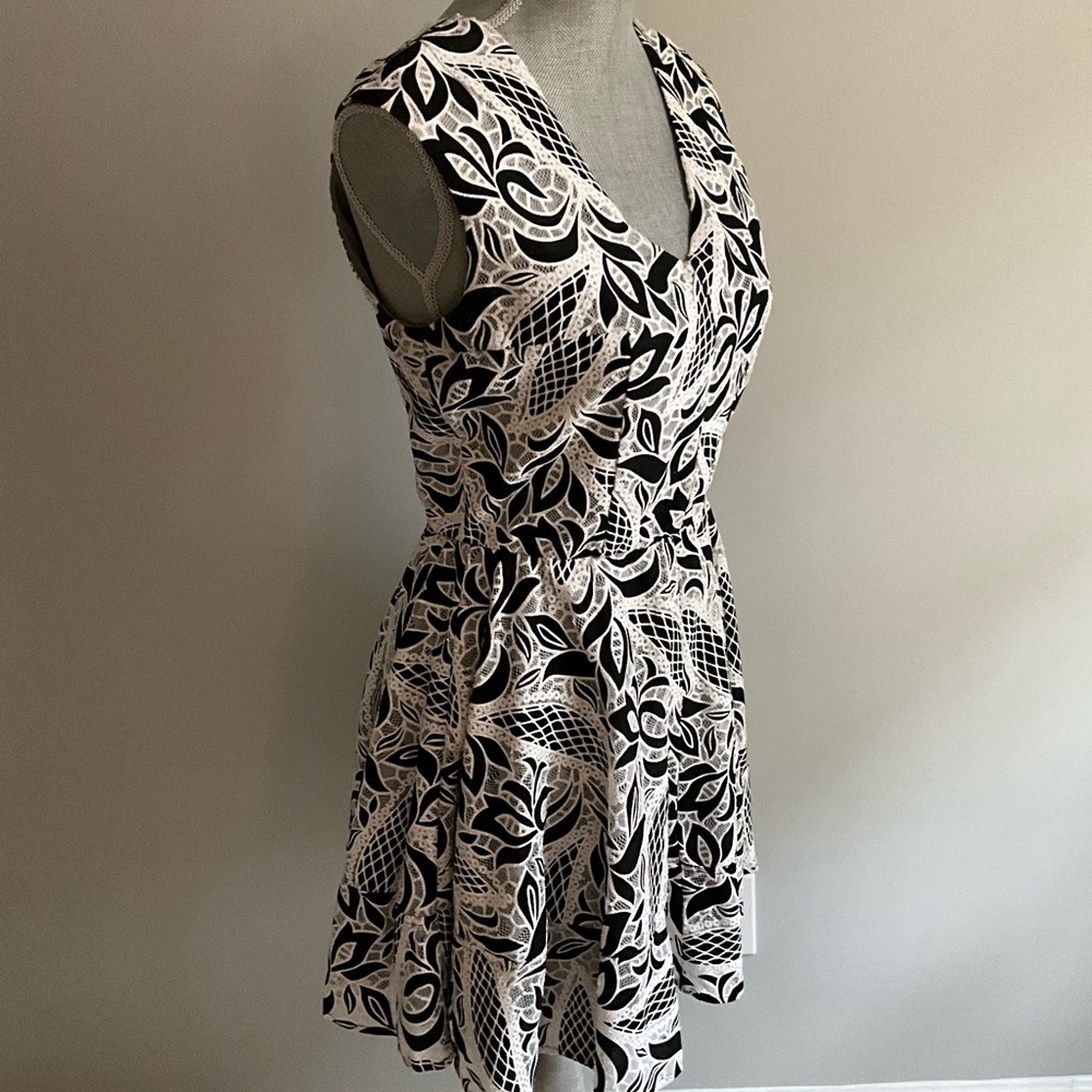 Collective Concepts Black & White Lace Dress Size Medium - Picture 3 of 10